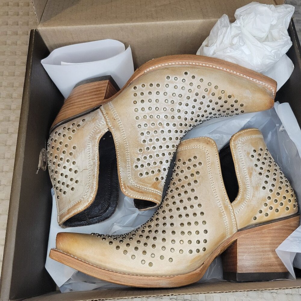 Ariat Dixon Studs bootie Sz 10